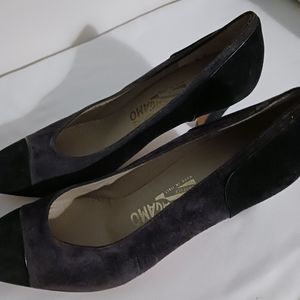 Salvatore Ferragamo made in Italy suede 8 B